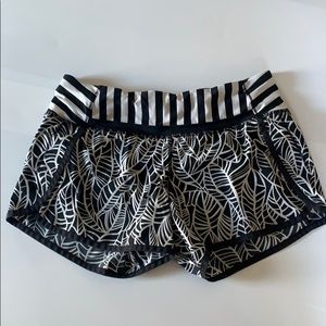 Black and white lululemon shorts